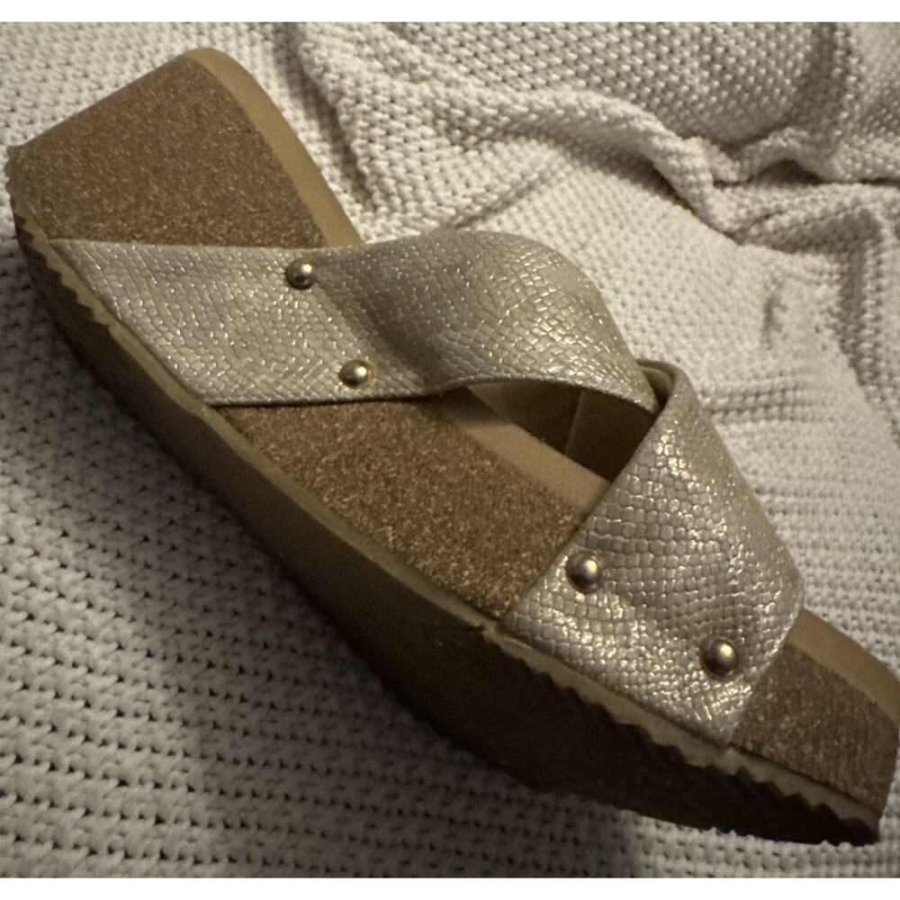 Very Volatile Riverside Gold Snake Platform Criss Cross Wedge Sandals Size 8 EUC - Picture 4 of 7